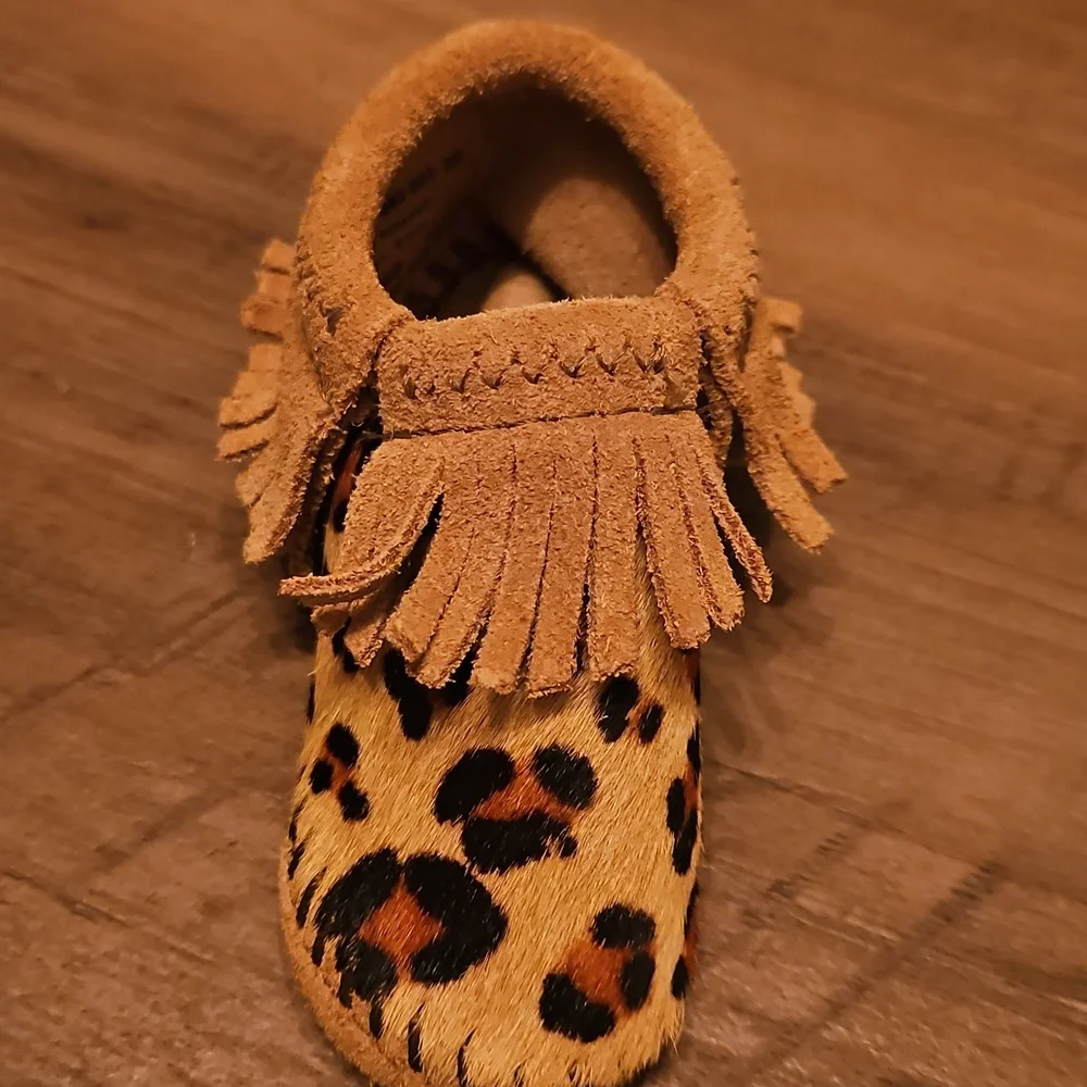 Minnetonka Riley Bootie/moccasin Size 2